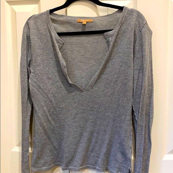 Gray cotton top with silver stitching - Picture 1 of 1